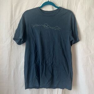 navy blue tee shirt